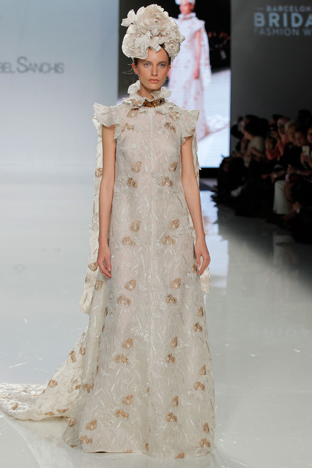 ilovebrides.pt Isabel Sanchis 2018 Barcelona Bridal Fashion Week 2017